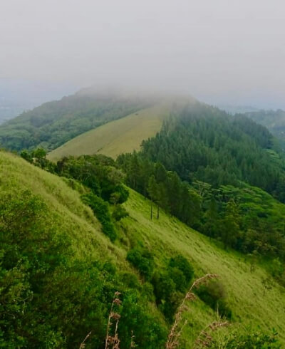 Breathtaking beauty of the Hanthana mountain range in Kandy